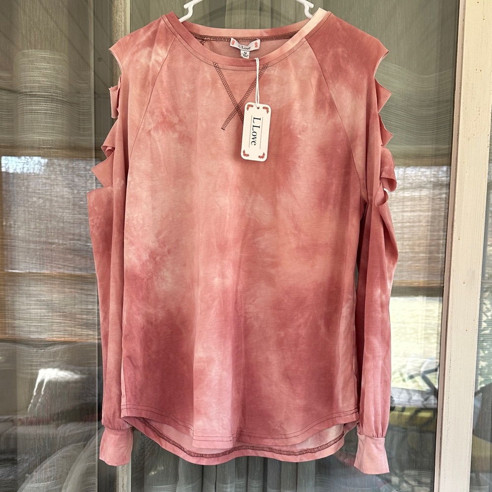L Love Blush Tie-Dye Top with slit sleeves